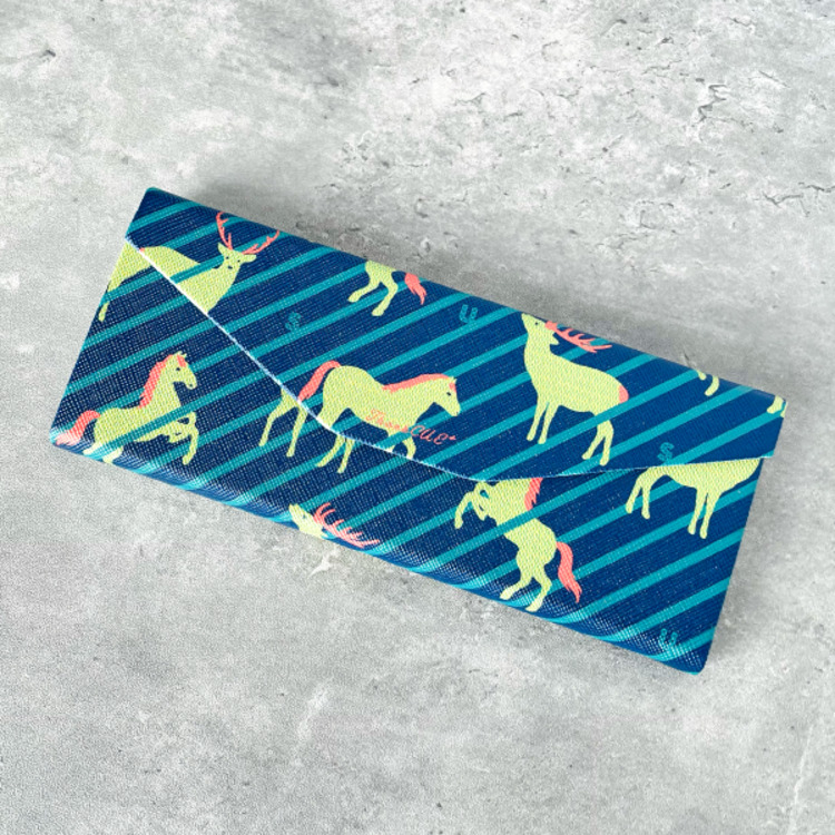 うましか総柄折りたたみメガネケース