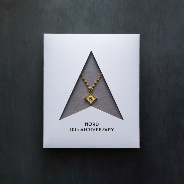 I AM HERE NOW ペンダント 10th Anniversary NORDペンダント(BRASS/真鍮) | オフィスキュー